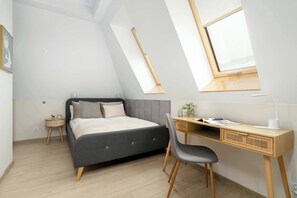 1 bedroom, desk, iron/ironing board, travel cot - Air-conditioned Apartment | 500 m to Market Square, Place to Work (Poznań)