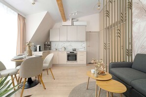 TV, offices - Air-conditioned Apartment | 500 m to Market Square, Place to Work (Poznań)
