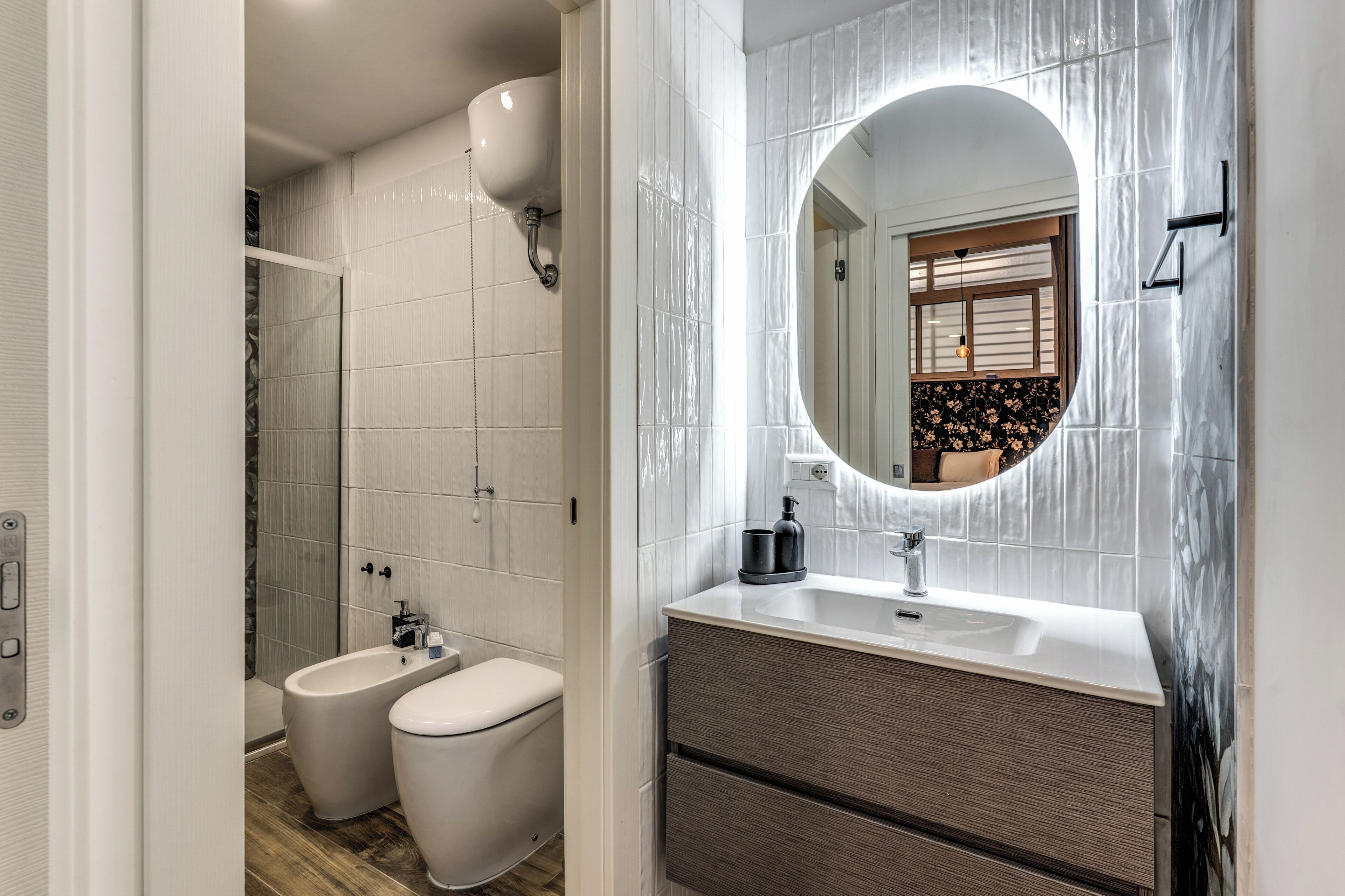 Classic Apartment | Bathroom