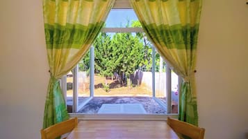 Estúdio superior, vista para a montanha | Individualmente decorados, individualmente mobiliados