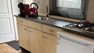 Fridge, microwave, coffee/tea maker, electric kettle