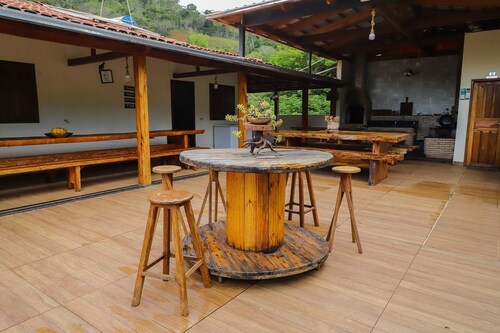 S tio Toca dos Gatos com Piscina e Churrasqueira