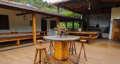 S tio Toca dos Gatos com Piscina e Churrasqueira
