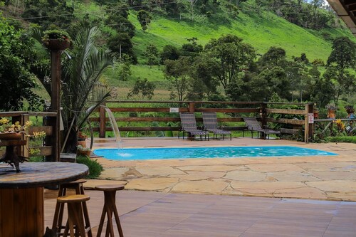 S tio Toca dos Gatos com Piscina e Churrasqueira