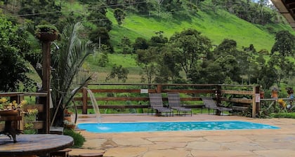 S tio Toca dos Gatos com Piscina e Churrasqueira
