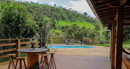 S tio Toca dos Gatos com Piscina e Churrasqueira