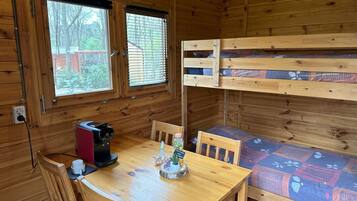 1 bedroom, WiFi (free), bed sheets