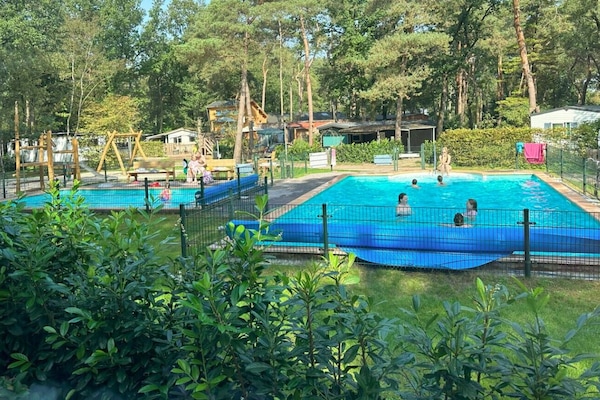 Recreatiepark Klein Zwitserland - Regenboog - swimming pool