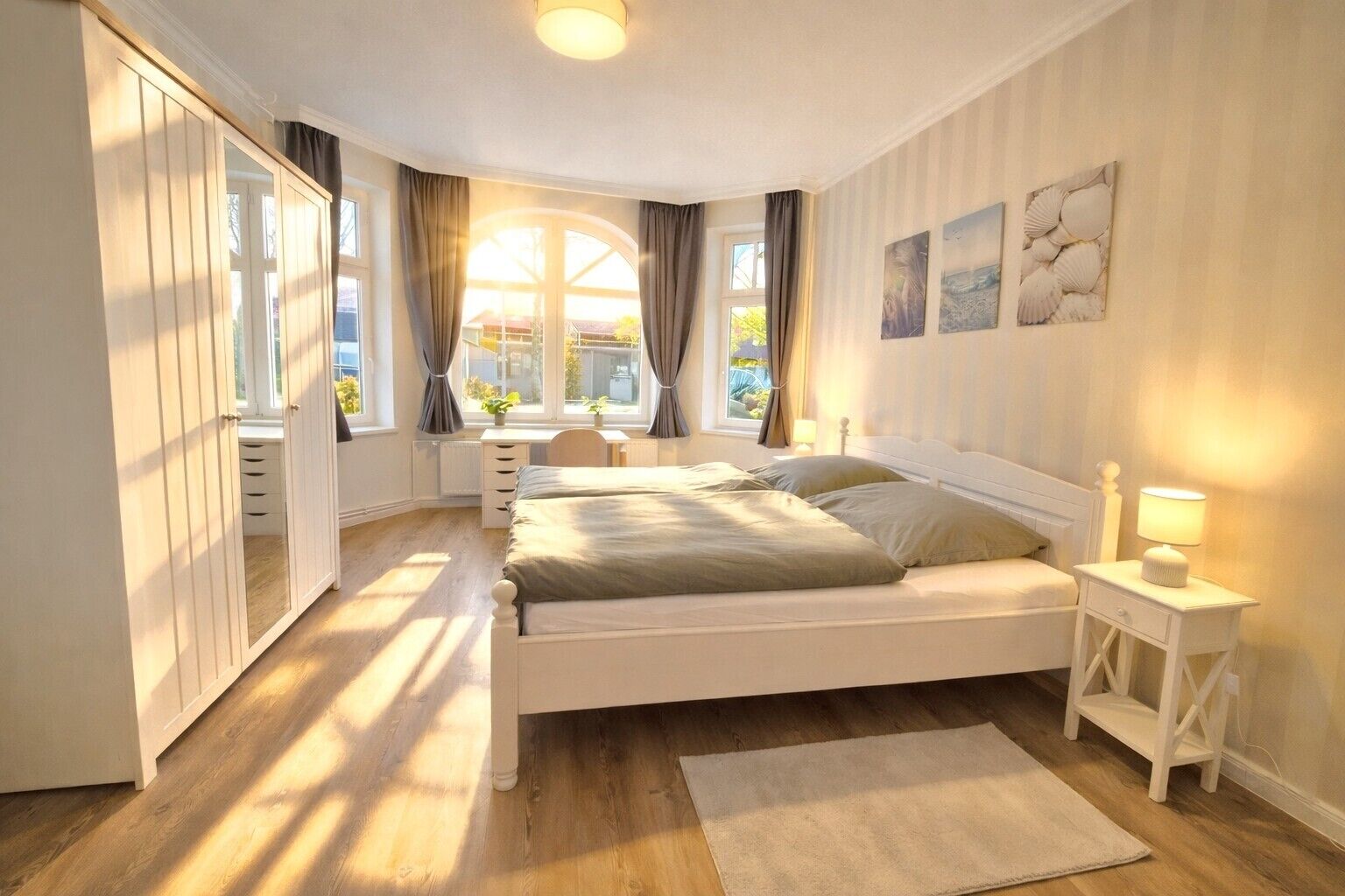 Iron/ironing board, WiFi, bed sheets