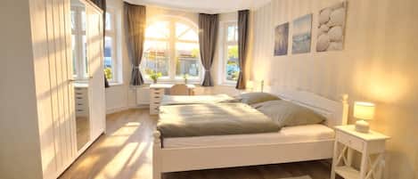 Iron/ironing board, WiFi, bed sheets