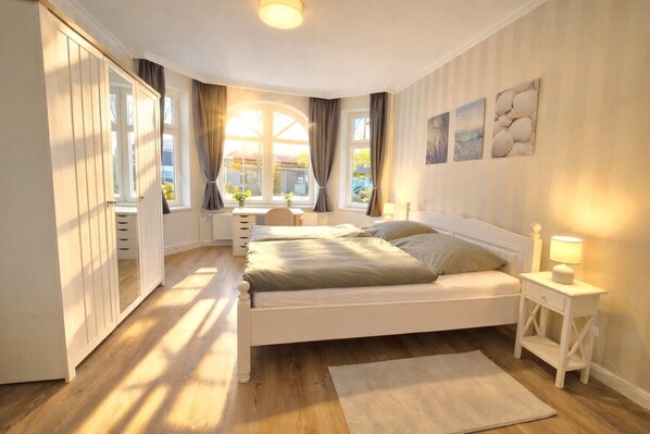 Iron/ironing board, WiFi, bed sheets