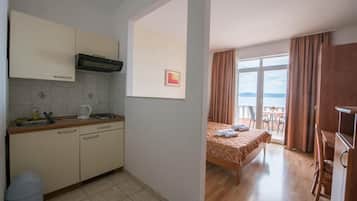 Panoramic Studio | In-room safe, laptop workspace, iron/ironing board, free WiFi