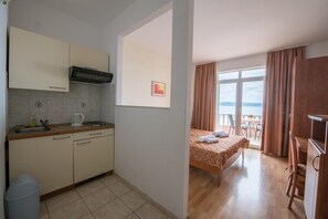 Panoramic Studio | In-room safe, laptop workspace, iron/ironing board, free WiFi - villa Sunce (Podgora)