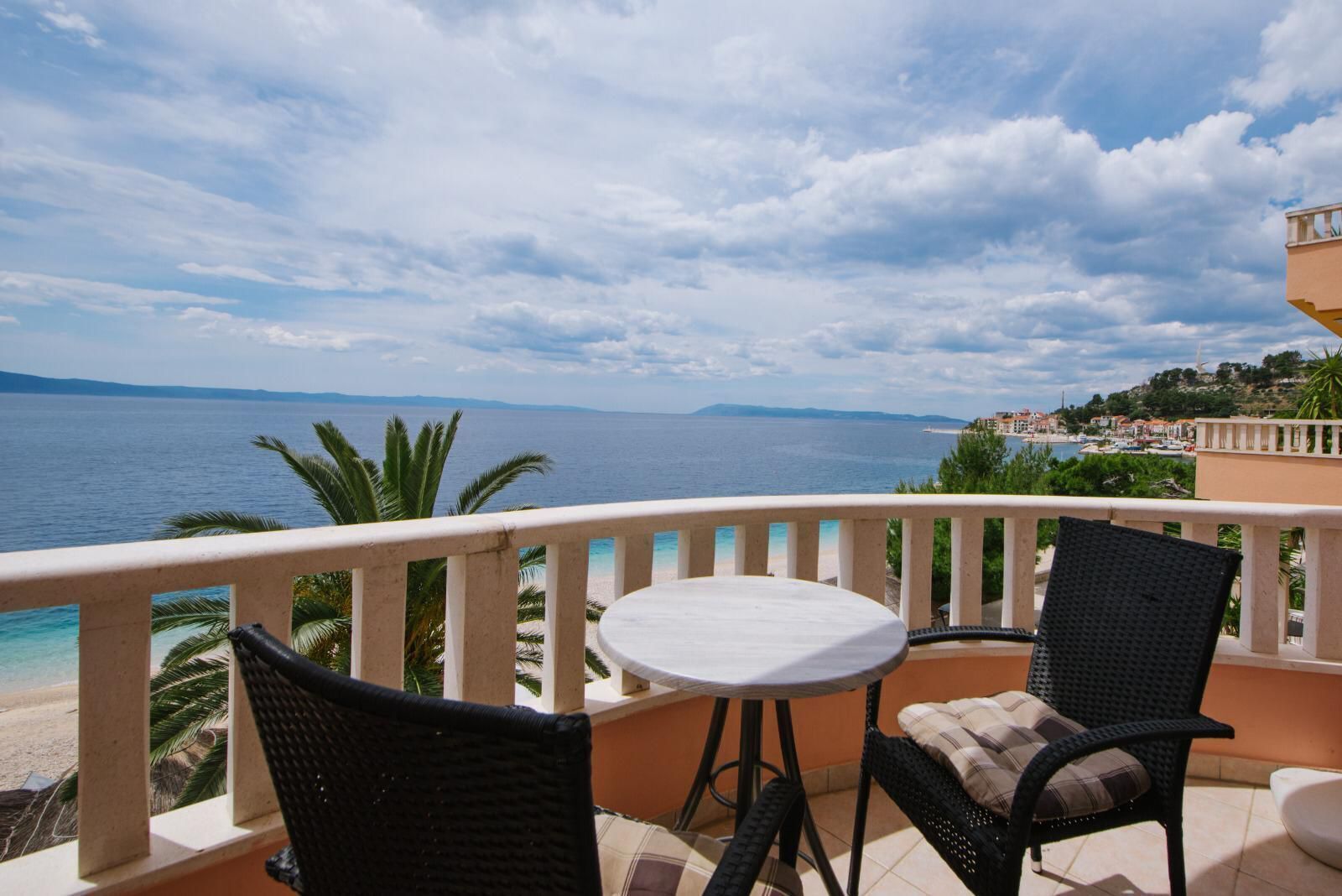 شقة عائلية - بشرفة - بمنظر للبحر | تناول الطعام بالخارج