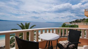 Family Apartment, Balcony, Sea View | Outdoor dining