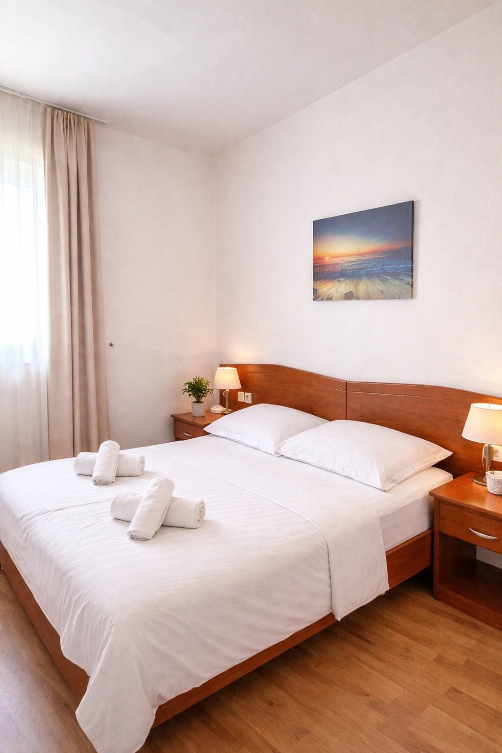 In-room safe, laptop workspace, iron/ironing board, free WiFi