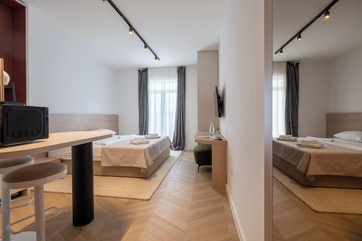 Panoramic Studio | Premium bedding, in-room safe, iron/ironing board, cribs (free)