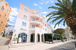 Front of property - villa Sunce (Podgora)