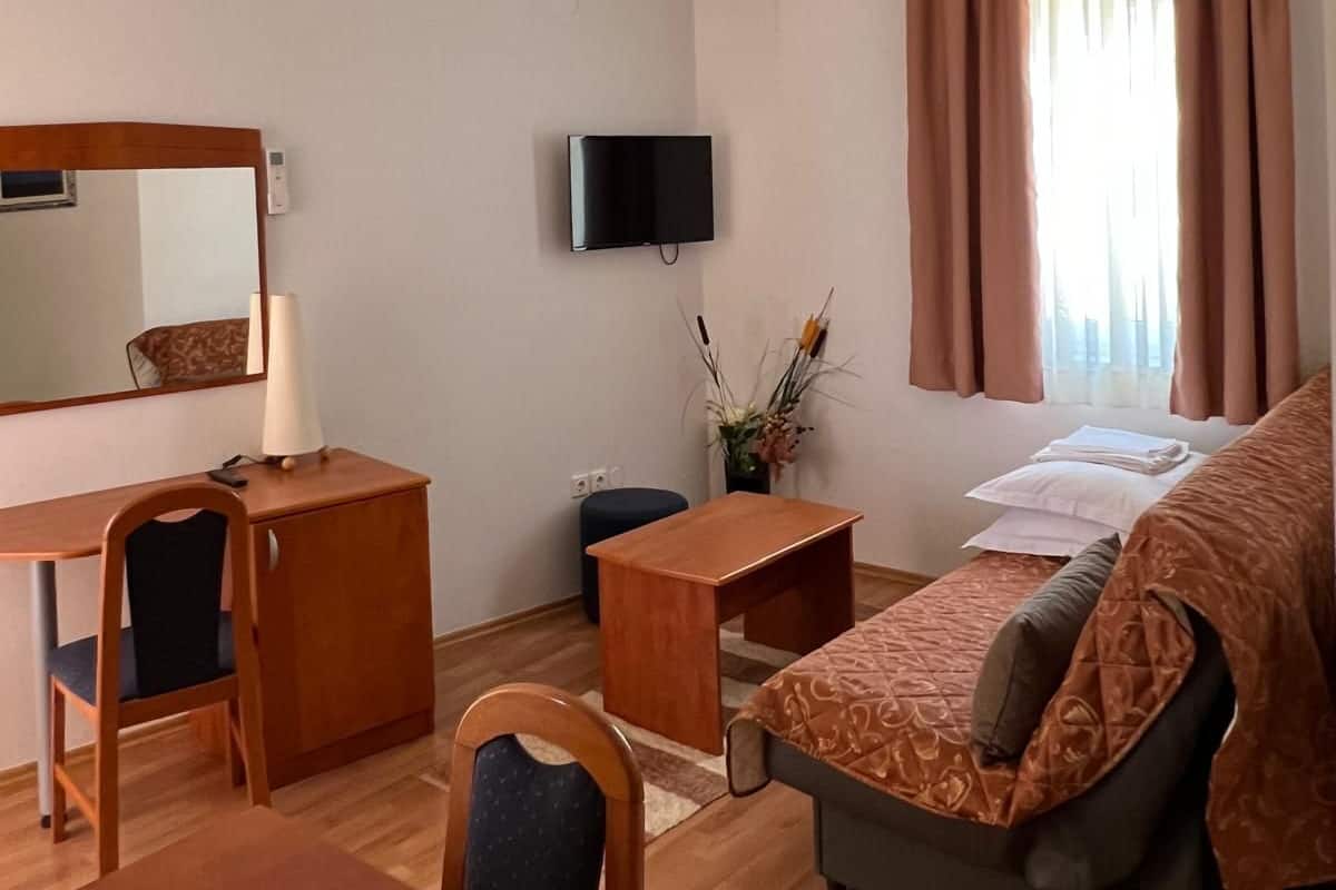 Standard Apartment, Balcony, Partial Sea View | Living area