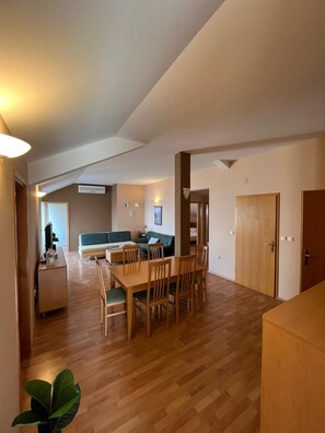 Panoramic Apartment | In-room dining - villa Sunce (Podgora)