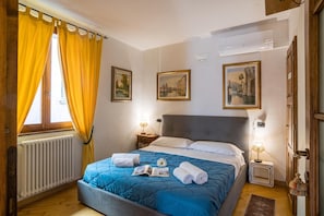 Familieleilighet, 2 soverom, 2 bad, ved innsjø (Casa Manzi Apt 1) | 2 soverom og wi-fi