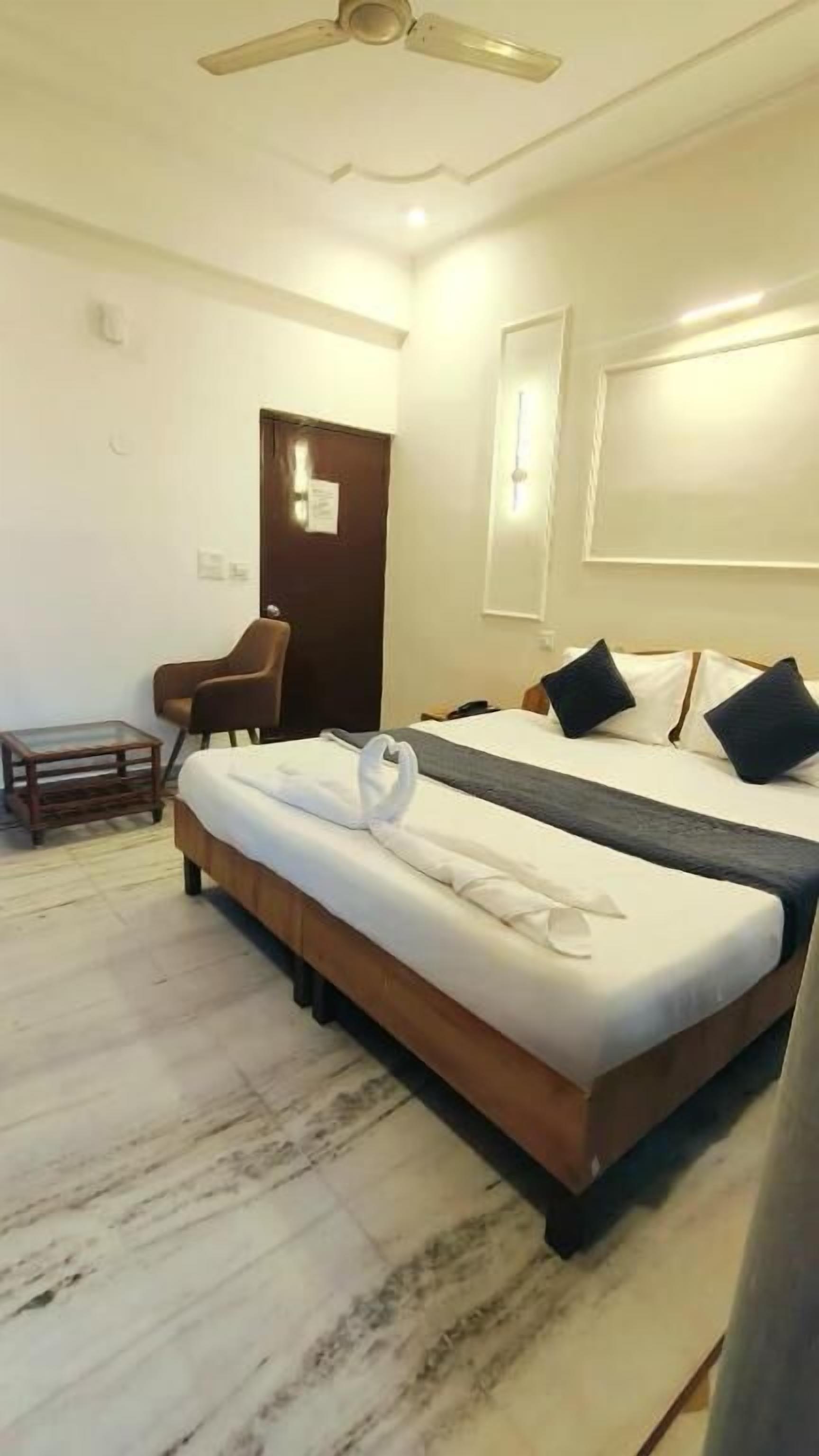 Deluxe Double Room, Balcony, City View | Free WiFi