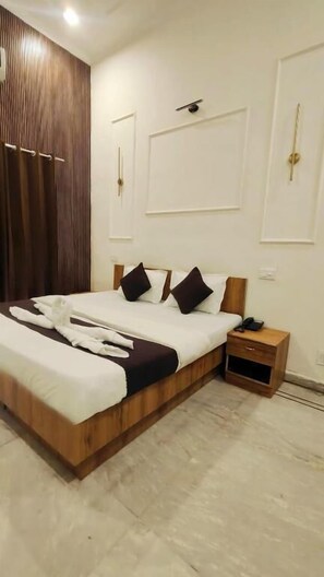 Deluxe Double Room, Balcony, City View - Hotel Laxmi Palace  (Dehradun)