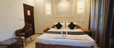 Deluxe Double Room, Balcony, City View | Free WiFi