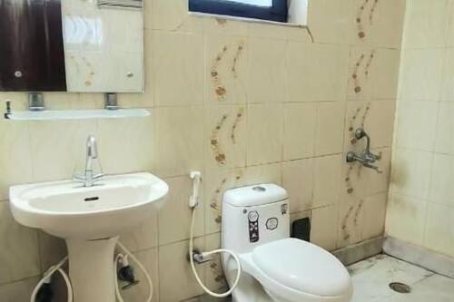 Deluxe Double Room, Balcony, City View | Bathroom