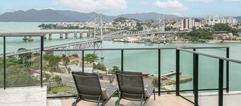 The Bridge by Viva - Prédio com piscina no terraço e academia em Floripa