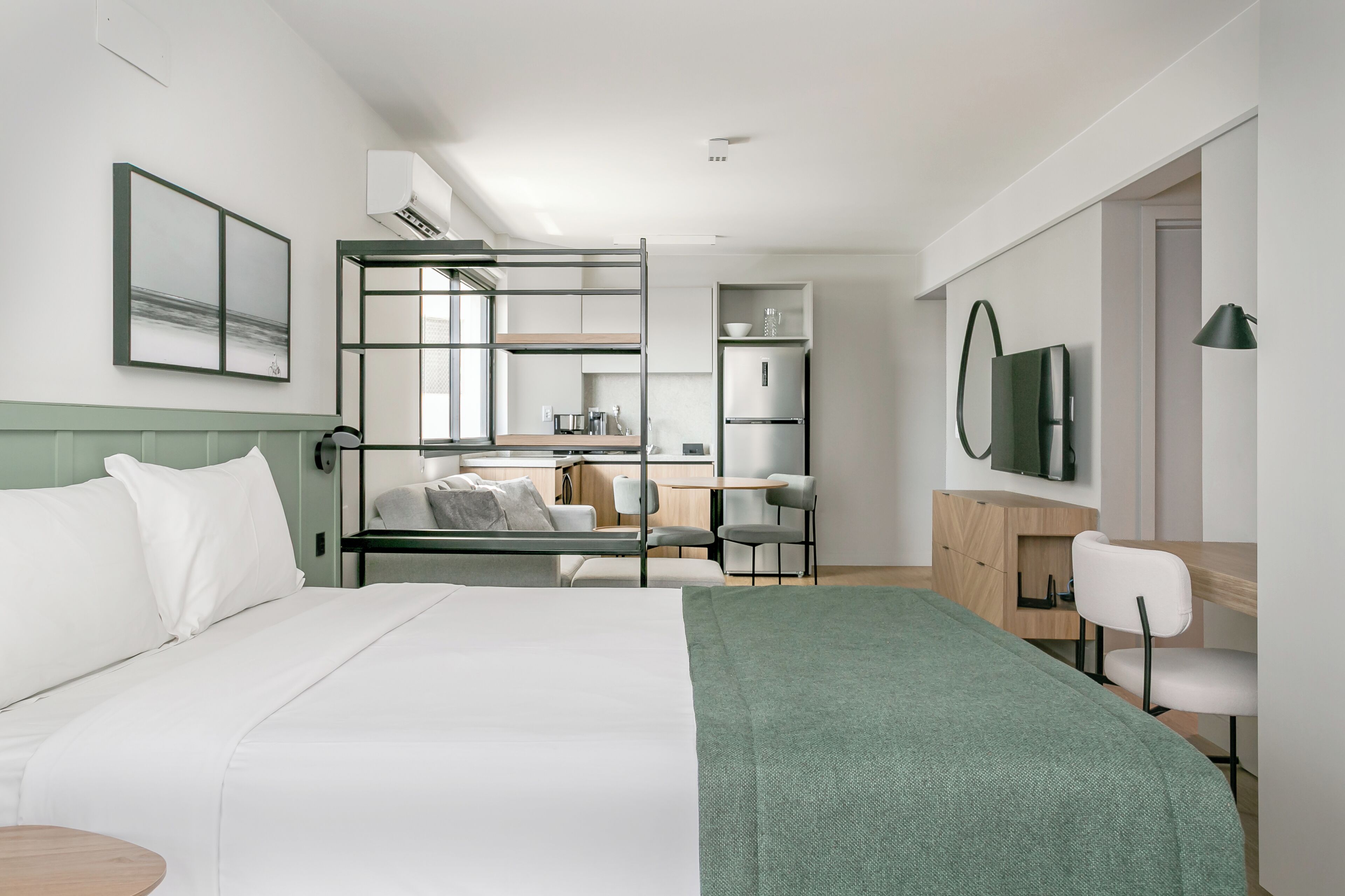 Estudio de diseño | Tabla de planchar con plancha, wifi gratis, ropa de cama