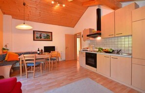 Interior - Apartment 'Bergblick' with Mountain View, Shared Terrace and Wi-Fi (St. Maddalena)