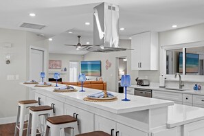 Interior - Rest Easy, Htd Pool, Tiki Hut, 11 min to Beach (Bradenton)