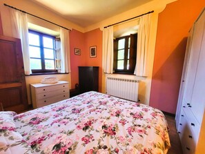 3 bedrooms, iron/ironing board, travel crib, WiFi