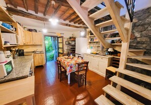 Frigorífico, microondas, horno y lavavajillas