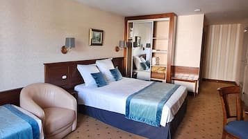 Iron/ironing board, WiFi, bed sheets