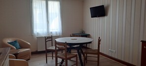 Dining - 2/3-person apartment in historic town center, close to shops and entertainment, (Montreuil-sur-Mer)