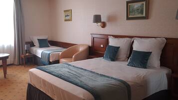 Iron/ironing board, WiFi, bed sheets
