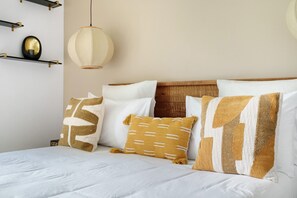 WiFi, bed sheets
