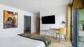 WiFi, bed sheets
