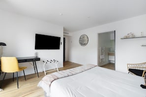 WiFi, bed sheets