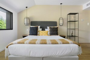 WiFi, bed sheets - La Clairière Aux Chênes 3: Shared Pool, Wi-Fi, Air Conditioning – Guest Room (Treillières)