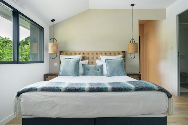 WiFi, bed sheets
