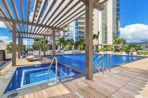 A heated pool - Luxury Sky Ala Moana Condo with Ocean & City Views (Honolulu)