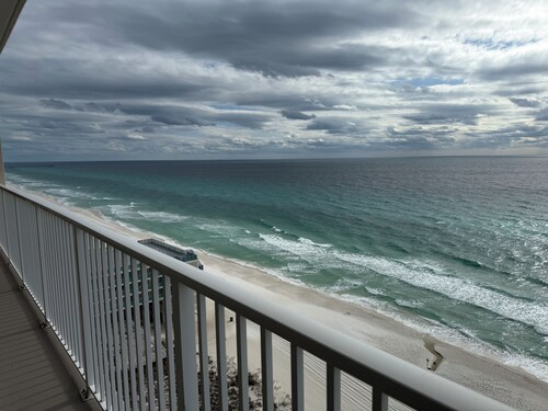 UPDATED LUXURY GULFFRONT CONDO