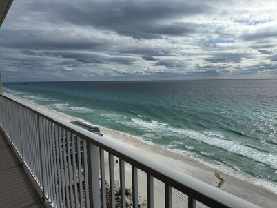 UPDATED LUXURY GULFFRONT CONDO