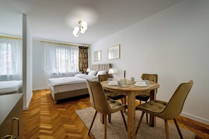 Suite estudio | Tabla de planchar con plancha y wifi gratis 