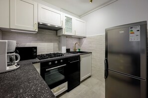 Suite estudio | Cocina privada | Cafetera y tetera y tetera eléctrica 