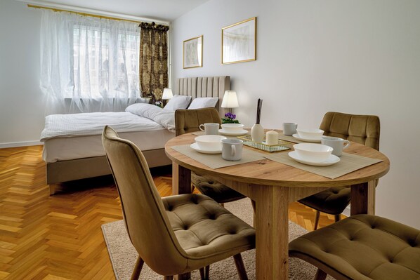 جناح إستديو | مكواة/لوح كي وواي فاي مجانًا