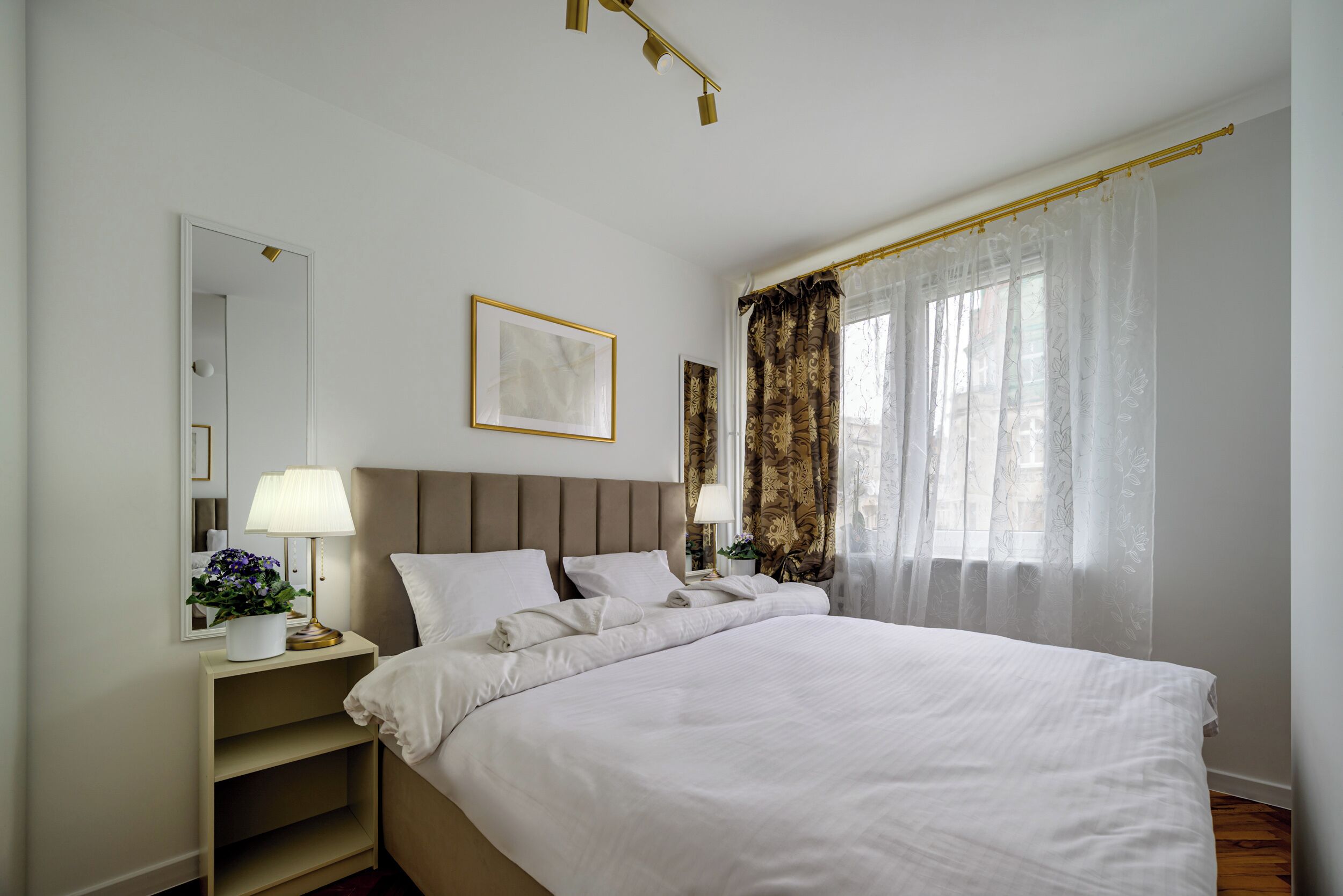 Suite estudio | Tabla de planchar con plancha y wifi gratis 